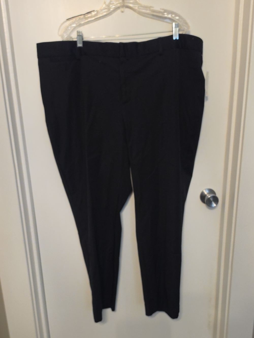 crown & ivy Black Women's Straight-Leg Trousers